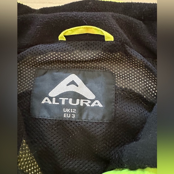 Altura Women’s waterproof high visibility/ night vision jacket. US Size 8 - Picture 2 of 6